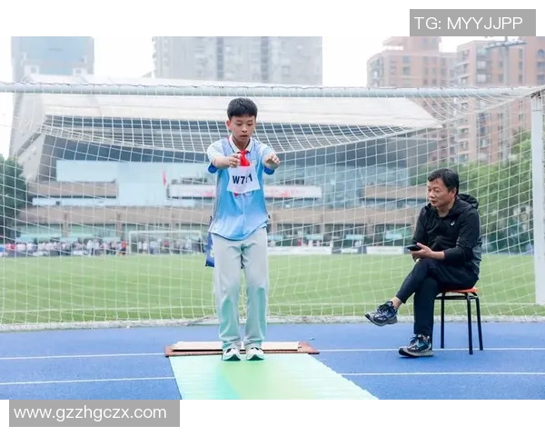 重庆篮球队选拔赛点评：团队协作展现出色默契与拼搏精神